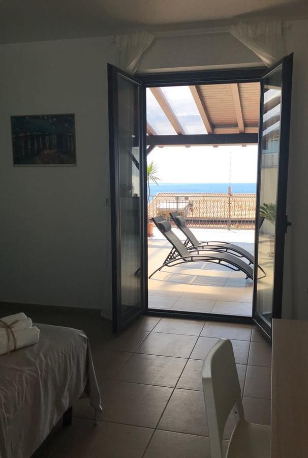 Appartamento Gambero Beach Santa Teresa Di Riva Exterior foto